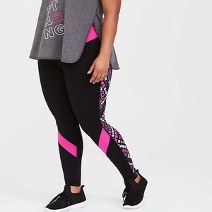 Torrid Hello Kitty active bottoms